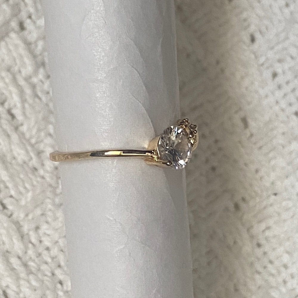 Beautiful solitaire! Size 8 - Picture 3 of 5